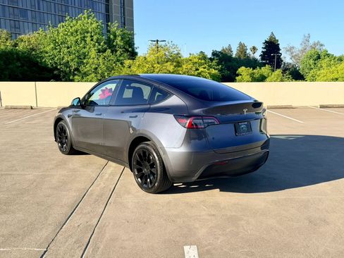 Used 2023 Tesla Model Y AWD image 5
