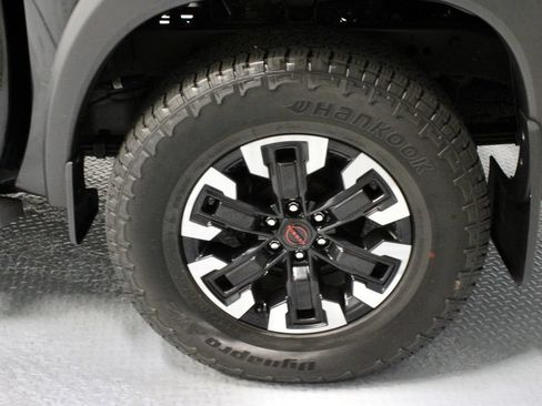 Certified 2023 Nissan Frontier PRO-4X w/ Pro Convenience Package AWD/4WD image 19