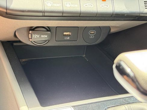 Used 2024 Hyundai Elantra SEL FWD image 38