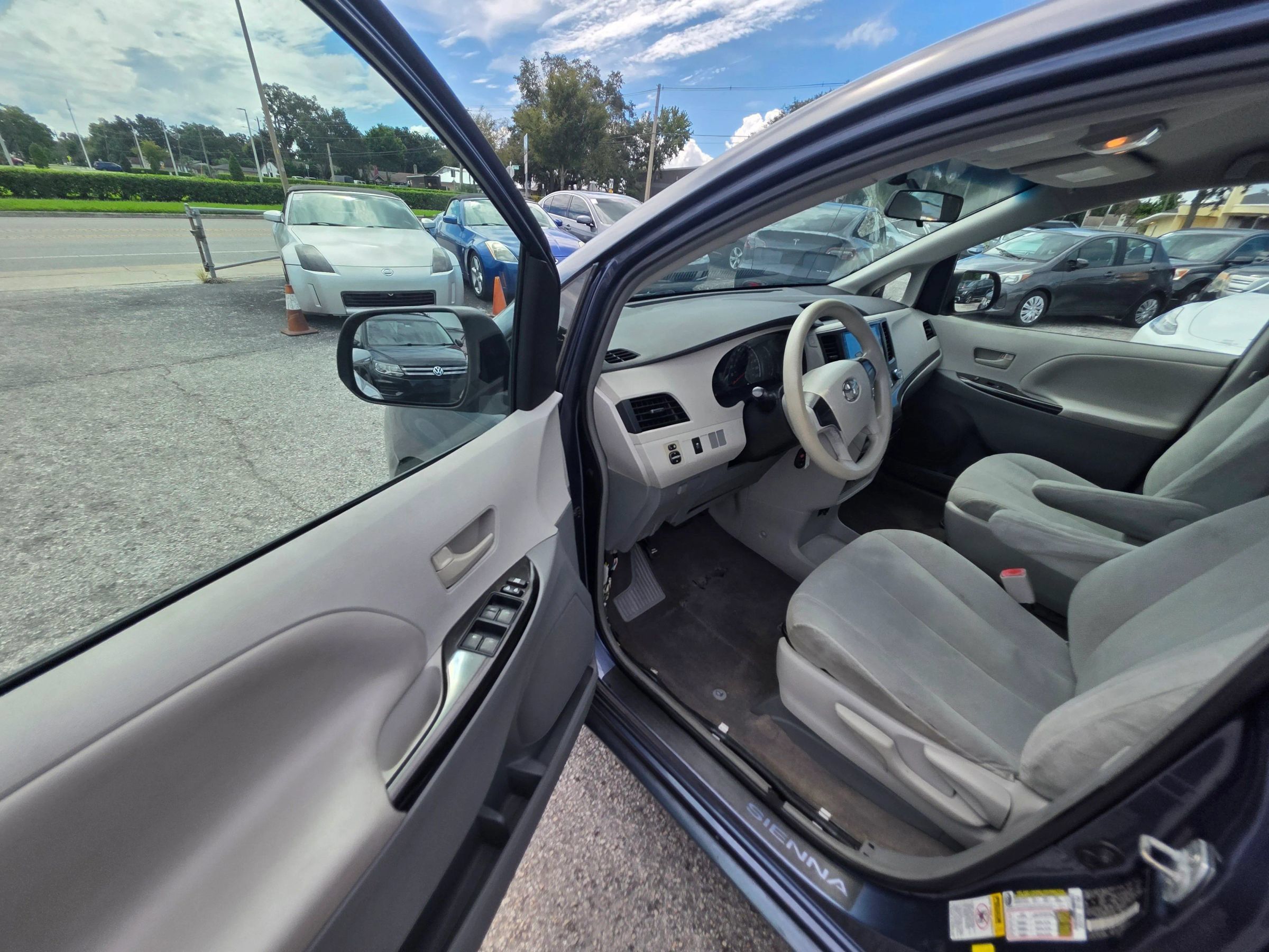 Used 2014 Toyota Sienna L FWD image 12