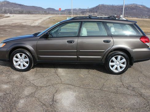 Used 2009 Subaru Outback 2.5i Special Edition image 8