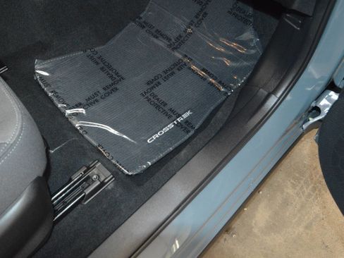 Used 2025 Subaru Crosstrek 2.0i Premium image 6