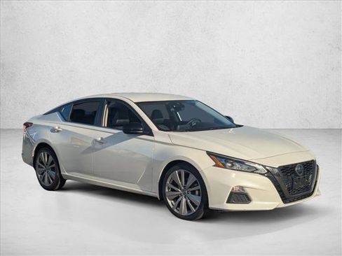 Used 2022 Nissan Altima 2.5 SR image 3