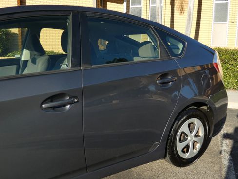 Used 2015 Toyota Prius Four image 11