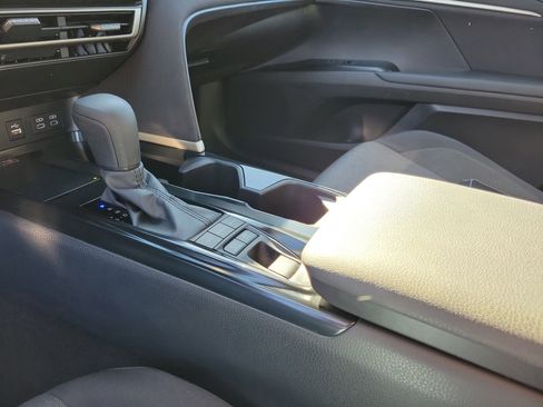 Used 2025 Toyota Camry LE image 29