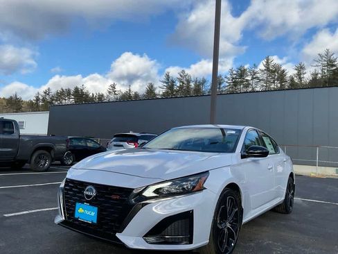 New 2025 Nissan Altima 2.5 SR image 3