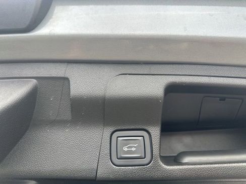 Used 2023 GMC Acadia SLT AWD/4WD image 30