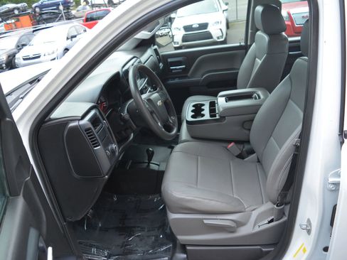 Used 2018 Chevrolet Silverado 1500 W/T w/ Trailering Package image 10