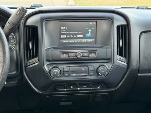 Used 2018 Chevrolet Silverado 1500 W/T w/ Trailering Package image 21