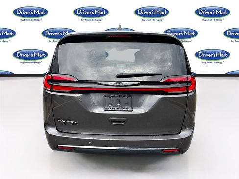 Used 2023 Chrysler Pacifica Touring-L FWD image 6