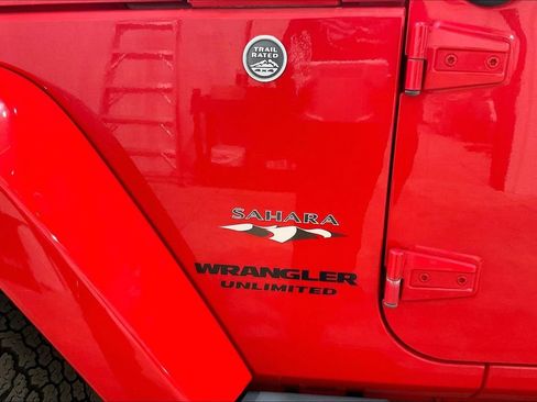 Used 2017 Jeep Wrangler Unlimited Sahara image 7