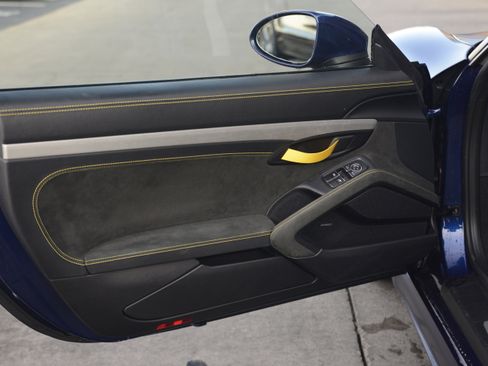Certified 2022 Porsche 718 Cayman GT4 RWD image 13