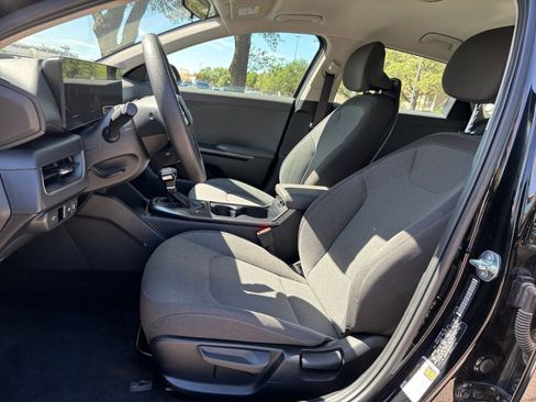 Used 2025 Kia K4 FWD image 22