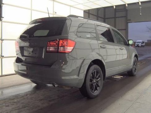 Used 2020 Dodge Journey SE w/ SE Popular Equipment Group image 2