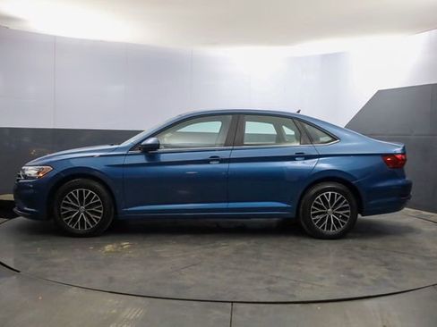 Used 2021 Volkswagen Jetta SE w/ SE Cold Weather Package image 3