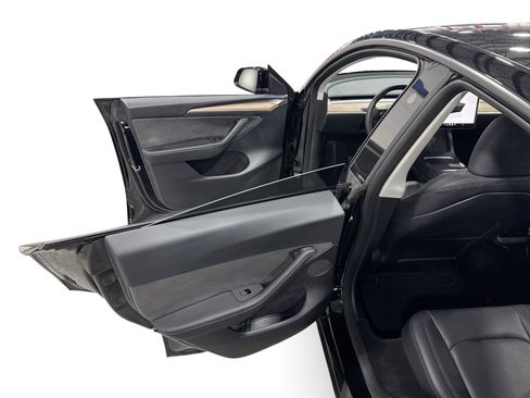 Certified 2023 Tesla Model Y Long Range AWD/4WD image 10