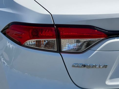 Used 2021 Toyota Corolla LE FWD image 30