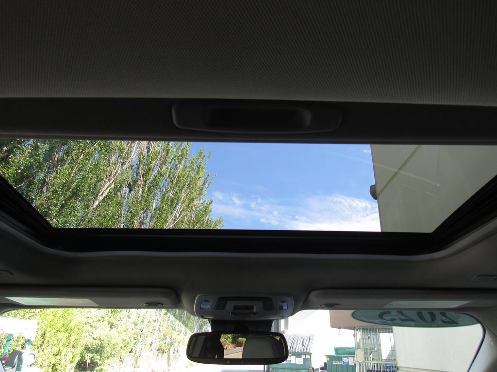 Certified 2025 Toyota Sienna XLE FWD image 31