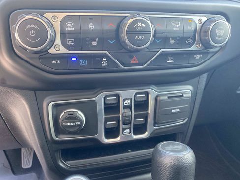 Used 2023 Jeep Wrangler Unlimited w/ Cold Weather Group AWD/4WD image 30