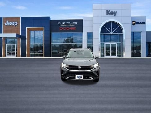 Used 2024 Volkswagen Taos SE image 9