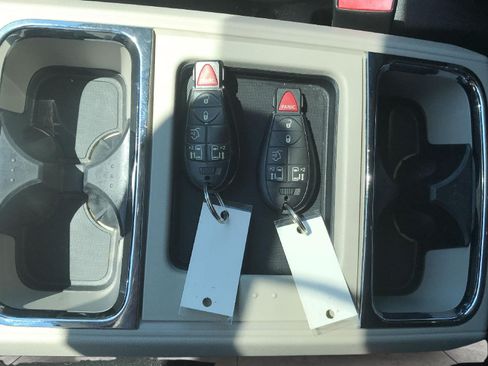 Used 2016 Chrysler Town & Country LX FWD image 26