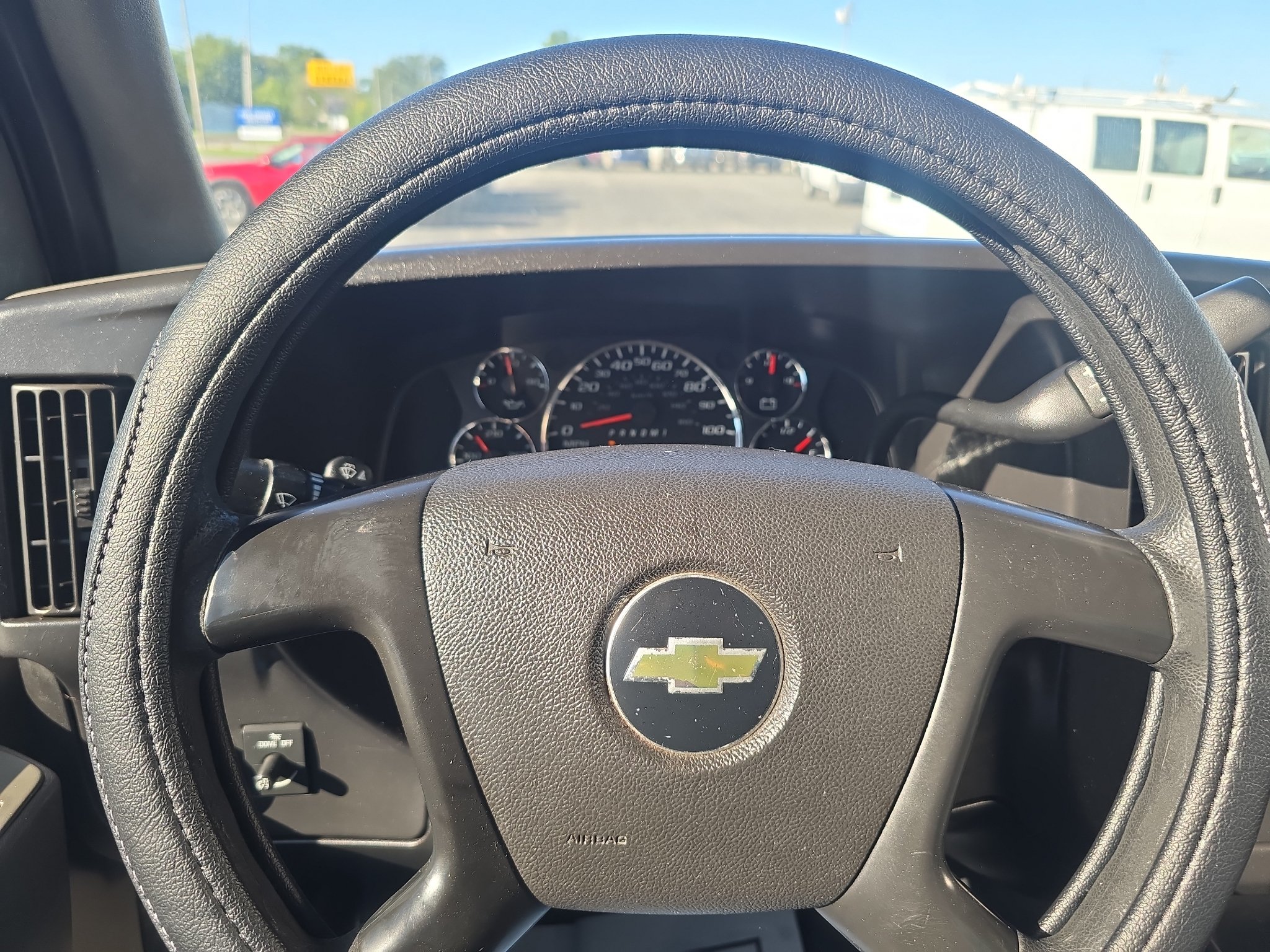 Used 2015 Chevrolet Express 2500 RWD image 21