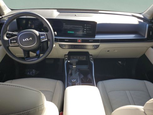 Certified 2024 Kia Sorento EX w/ Panoramic Sunroof Package image 12