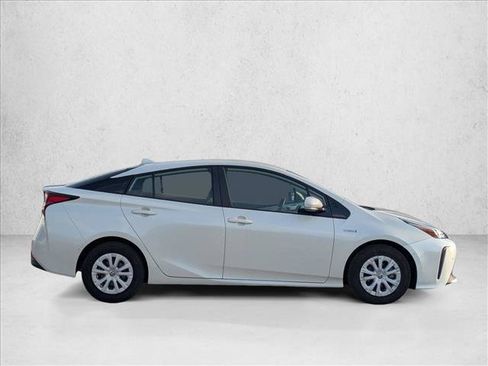 Used 2019 Toyota Prius LE FWD image 4