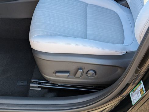 Used 2023 Hyundai Kona SEL image 12