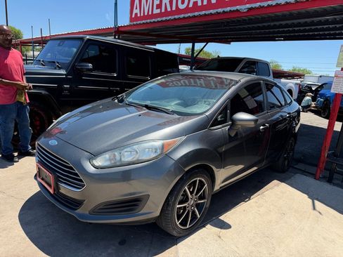 Used 2019 Ford Fiesta SE w/ Equipment Group 201A FWD image 3