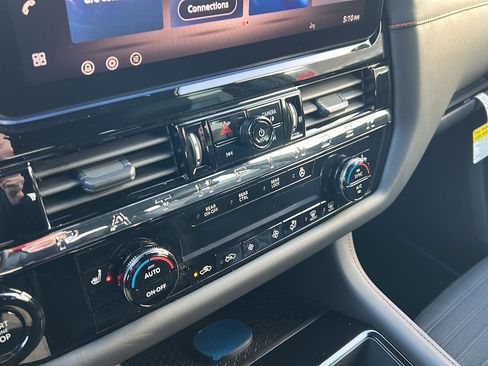 New 2026 Nissan Pathfinder SV AWD/4WD image 32