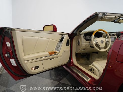 Used 2005 Cadillac XLR image 39