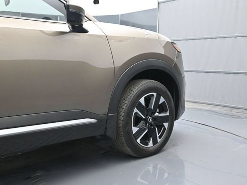 Used 2025 Nissan Kicks SR FWD image 42