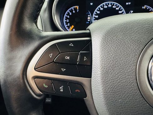 Used 2021 Jeep Grand Cherokee Laredo X RWD image 11
