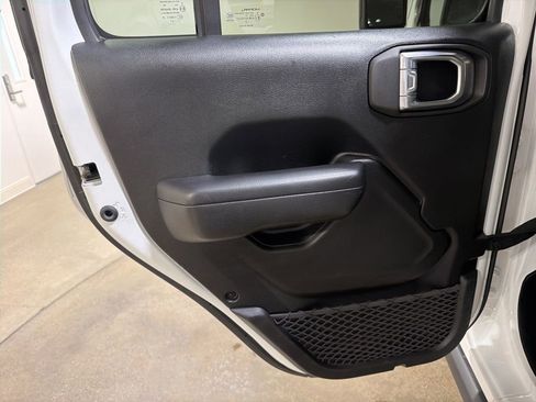 Used 2021 Jeep Gladiator Sport AWD/4WD image 19