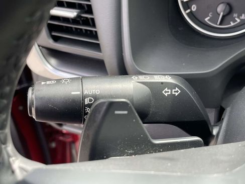 Used 2025 Nissan Rogue SV FWD image 30