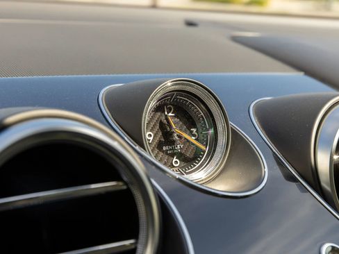 Used 2019 Bentley Bentayga image 25