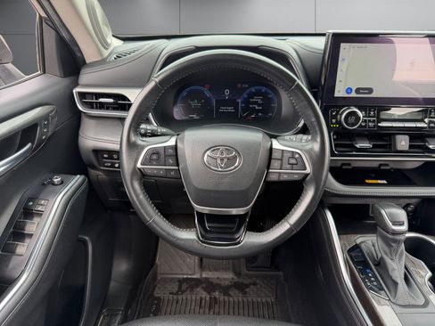 Used 2024 Toyota Highlander Platinum image 5