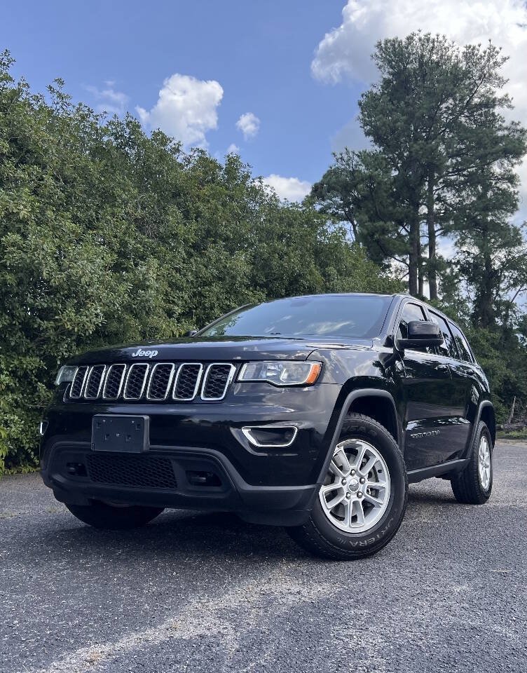 Used 2020 Jeep Grand Cherokee Laredo AWD/4WD image 2