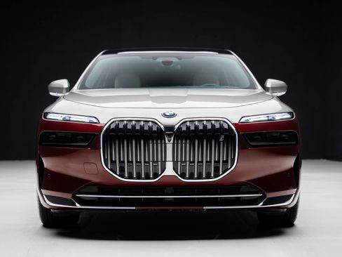 Used 2023 BMW i7 xDrive60 w/ Executive Package 2 image 9