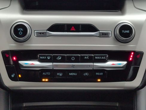 Used 2022 Ford Explorer XLT w/ Equipment Group 202A image 23