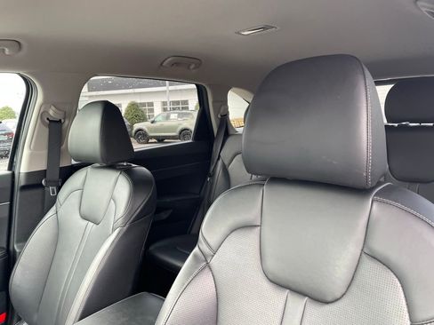 Used 2025 Kia Sorento S image 23