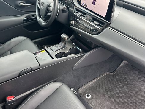 Certified 2025 Lexus ES 300h w/ Premium Package image 12