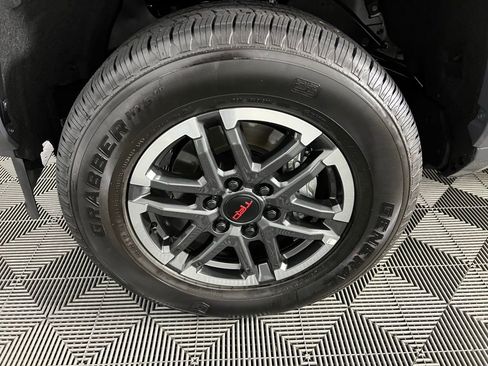 Used 2025 Toyota Tacoma TRD Sport image 11