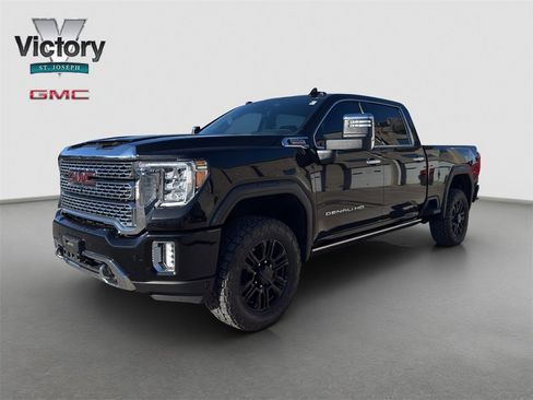 Used 2023 GMC Sierra 3500 Denali w/ Denali Black Diamond Edition image 4