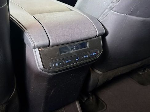 Used 2022 Toyota Highlander XLE image 29