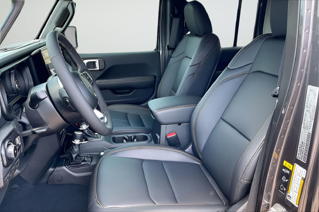 New 2026 Jeep Wrangler Unlimited Sahara AWD/4WD image 10