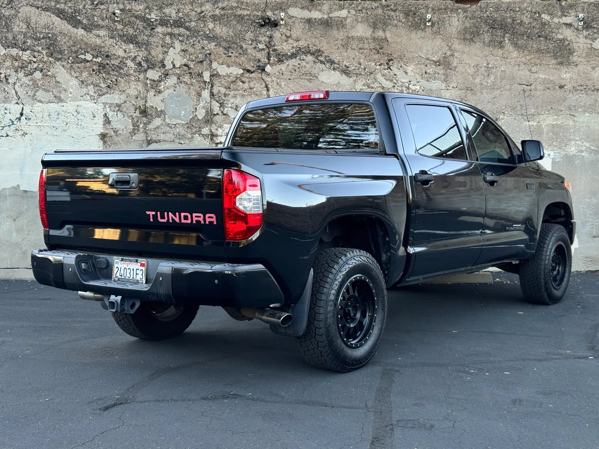 Used 2017 Toyota Tundra Limited w/ Limited Premium Package RWD image 9