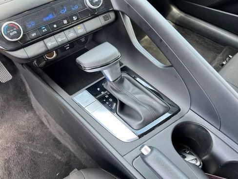 Used 2024 Hyundai Elantra SEL FWD image 25