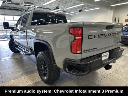 Used 2025 Chevrolet Silverado 2500 ZR2 w/ Technology Package AWD/4WD image 16